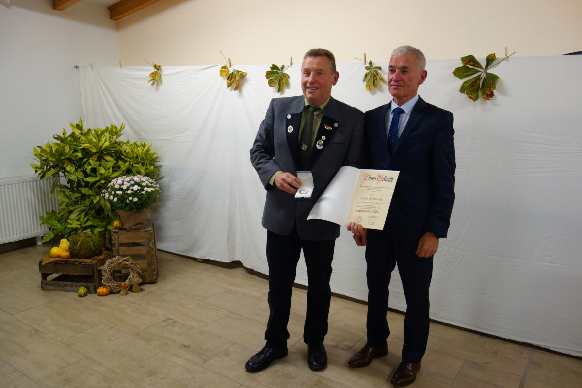 1. Vorsitzender Peter Schwab wurde mit der Bürgermedaille des Marktes Kirchzell ausgezeichnet